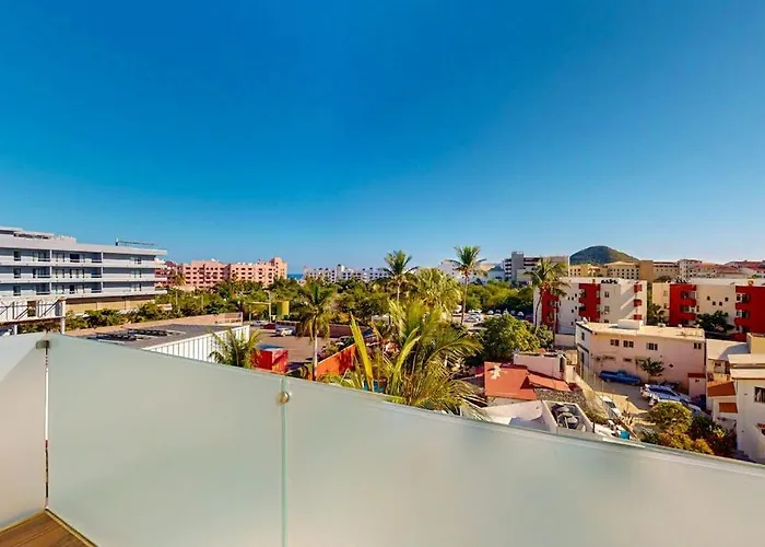 Ferienhaus Spacious With Private Washer/dryer, Views, And Shared Pool Cabo San Lucas