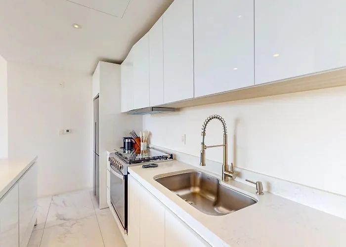 Ferienhaus Spacious With Private Washer/dryer, Views, And Shared Pool