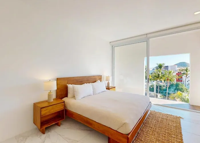 Spacious With Private Washer/dryer, Views, And Shared Pool