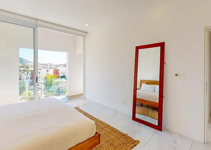 Spacious With Private Washer/dryer, Views, And Shared Pool