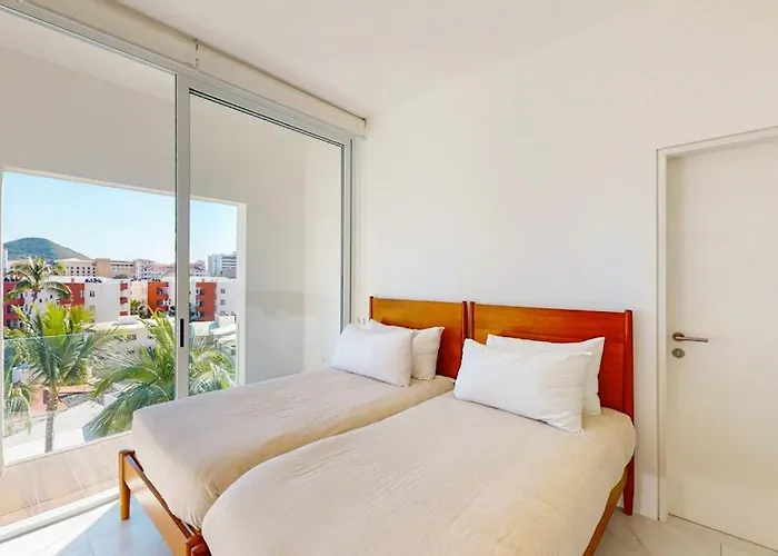 Ferienhaus Spacious With Private Washer/dryer, Views, And Shared Pool