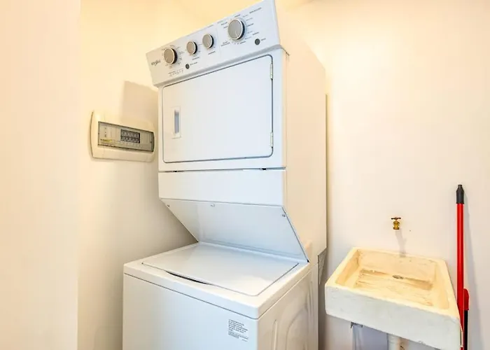Spacious With Private Washer/dryer, Views, And Shared Pool Ferienhaus *