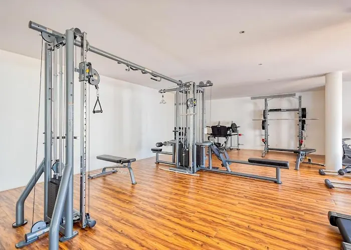 Ferienhaus Spacious With Private Washer/dryer, Views, And Shared Pool