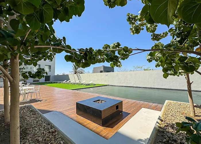Spacious With Private Washer/dryer, Views, And Shared Pool Ferienhaus